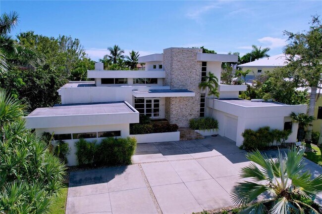 Building Photo - 1347 Harbor Dr