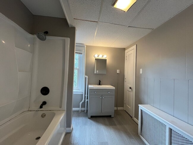 Building Photo - Beautifully remodeled single-family residence offers approximately 1,330 square feet of living sp...