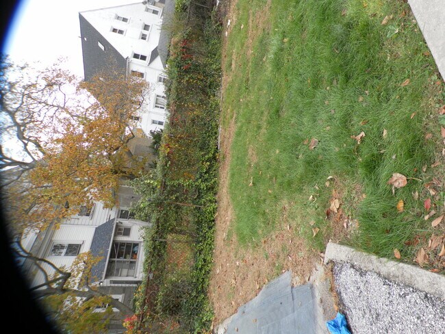 Building Photo - 127 E Providence Rd
