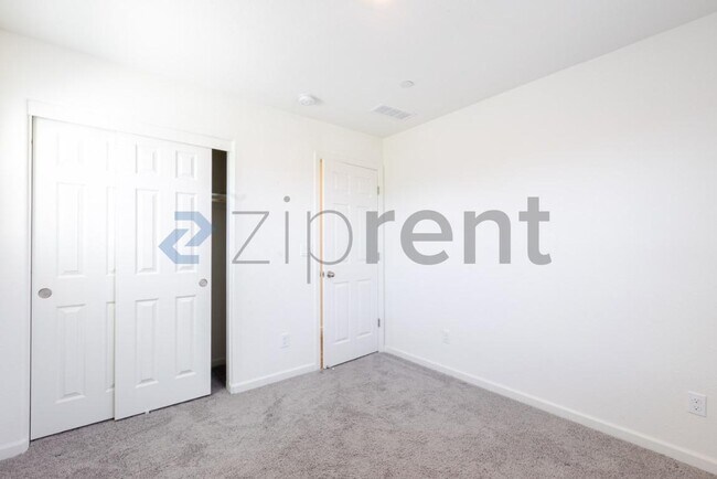 Building Photo - Unit