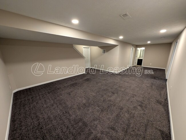 Building Photo - Stunning 5-Bedroom Home in Northpointe Estates with Finished Basement