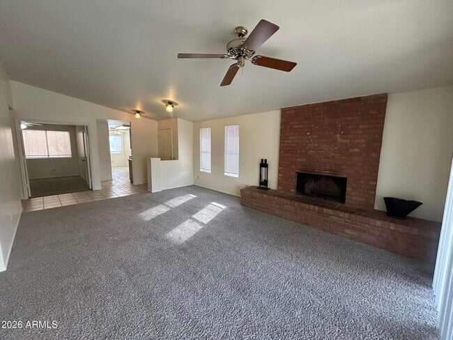 Building Photo - 2120 N Yucca Ct