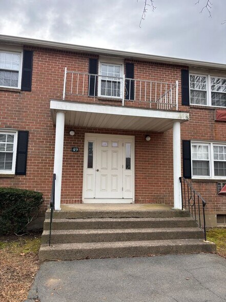 Primary Photo - 49 Grandview Dr