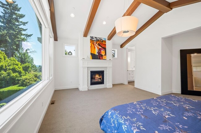 Building Photo - 4bd/4.75ba Bellevue House