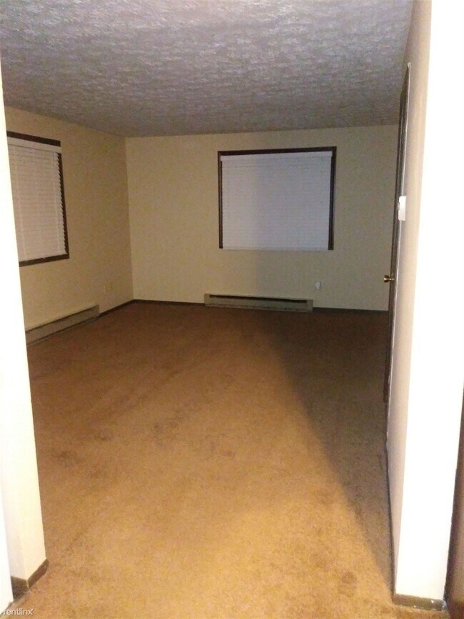 Building Photo - 797 Kerns Dr NE