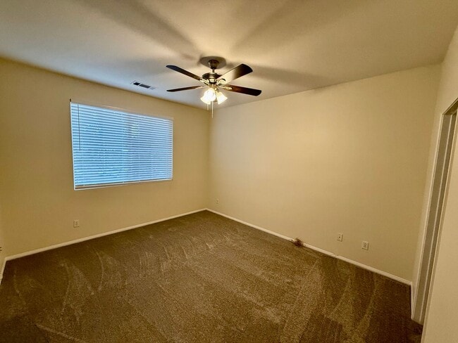 Building Photo - $675 Off First month's Rent - Cute Townhome near Camarillo High School