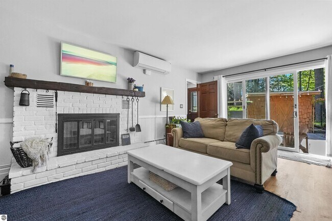 Building Photo - 1310 Peninsula Ct