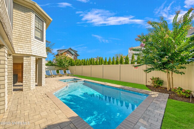 Building Photo - 45 Strickland St