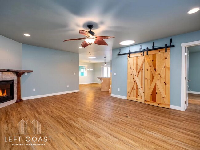 Building Photo - 5371 NE Wave Ln