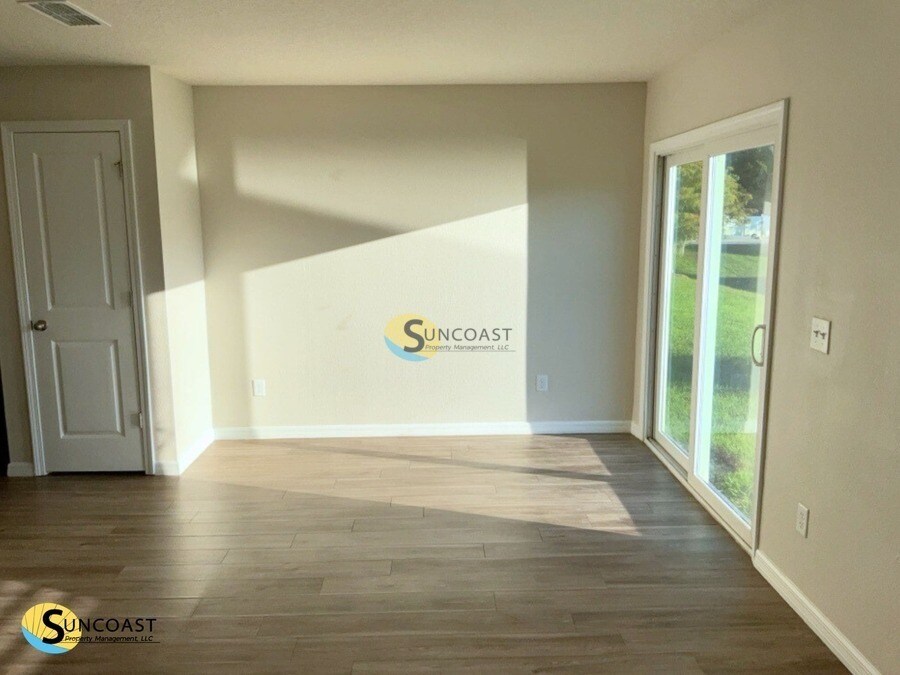 Building Photo - 6541 Sweetbay Ln