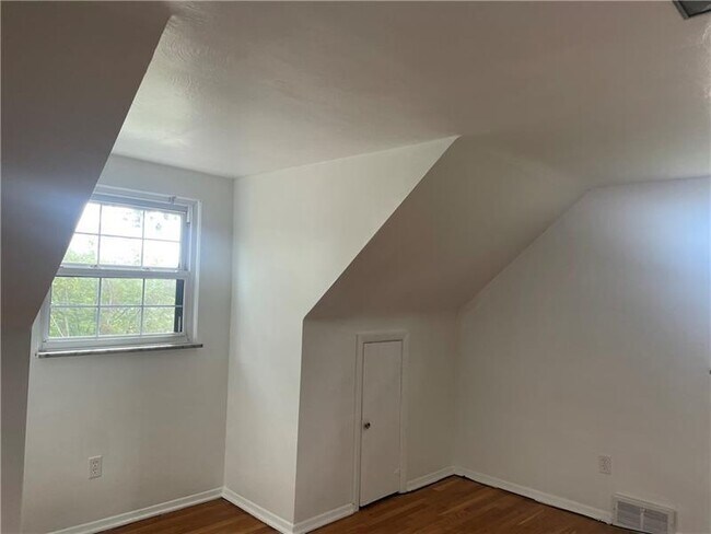 Building Photo - 249 Cirbus Ln