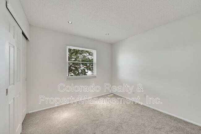 Building Photo - 2430 S Eagle Way