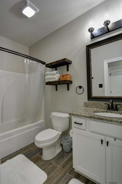 Building Photo - 6151 Lake Edge Dr