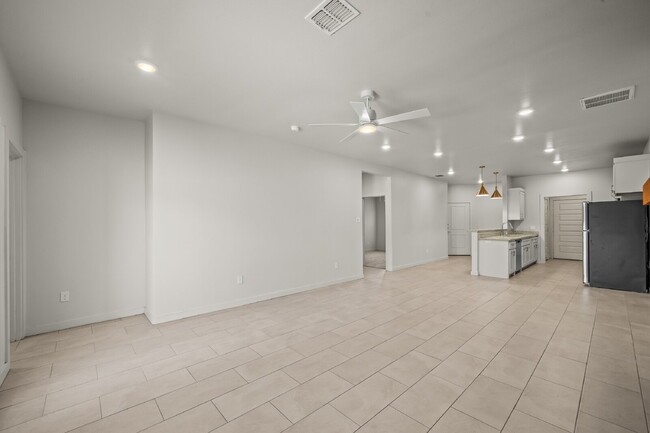 Building Photo - Brand new townhomes in Iron Horse!