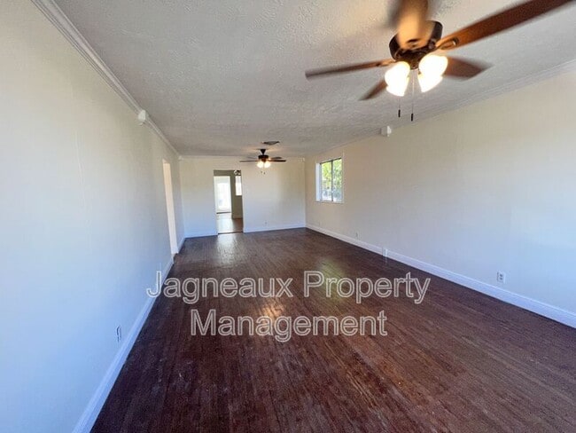 Building Photo - 315 E Thomas St