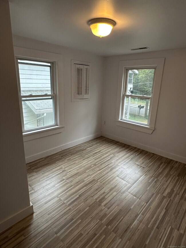 Building Photo - 151 Long Hill Ave