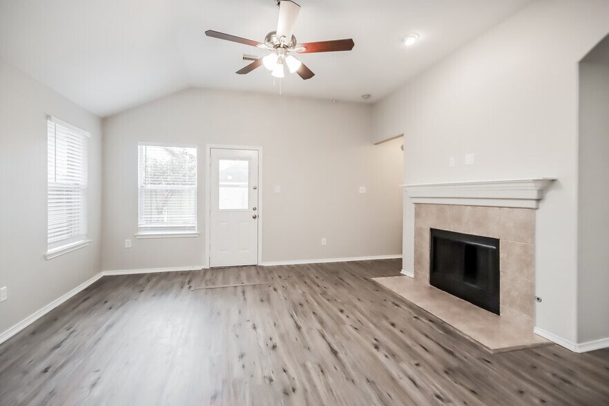 Building Photo - 1919 Treasure Mountain Dr