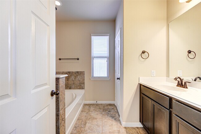 Building Photo - 23022 Silver Linden Ct