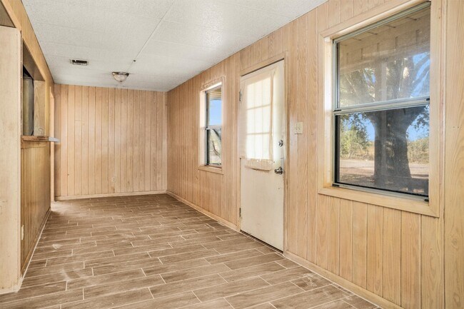 Building Photo - 601 S Cochran St