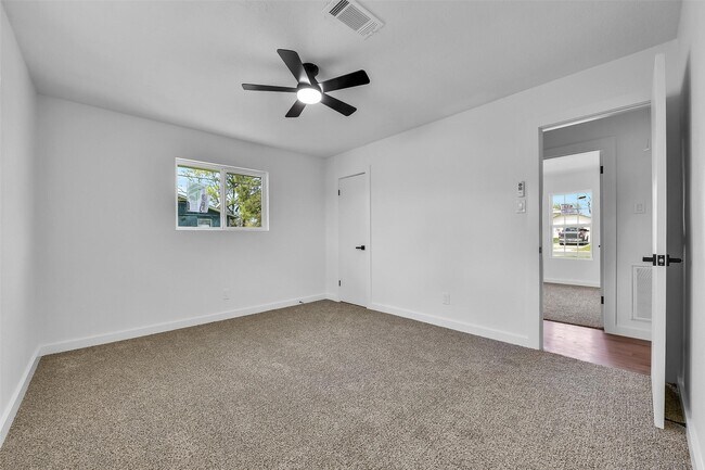 Building Photo - 1913 41st Ave N