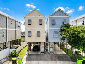 Building Photo - Coastal Comfort Awaits: Spacious 3-Bed, 3-Bath Townhouse in Surf City!