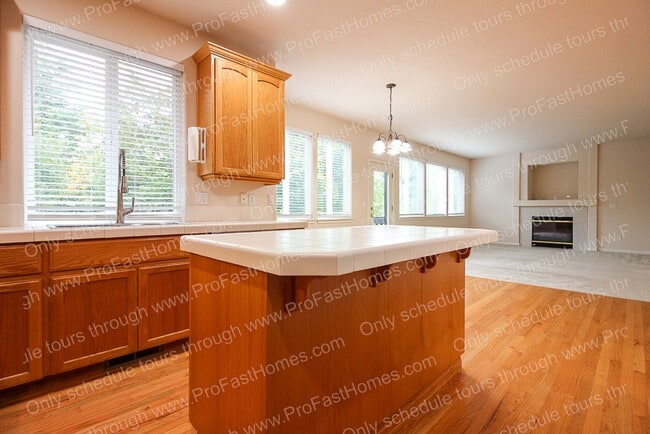 Building Photo - 16107 SE Bybee Ct