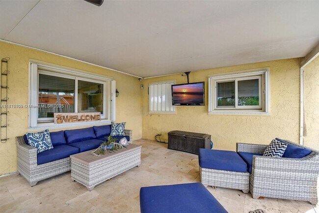Building Photo - 4721 SW 34th Dr