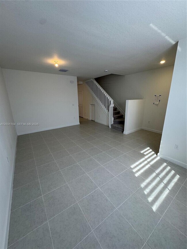 Building Photo - $2,400 2655 SE 28