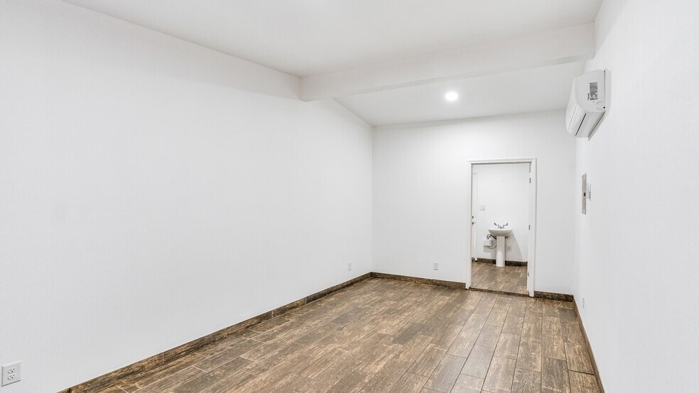 Building Photo - 4530 Walzem Rd