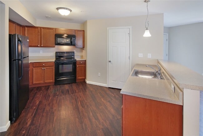 Building Photo - 323 Stonewall Creek Dr