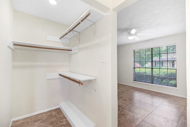 Building Photo - 10314 Paintbrush Ln