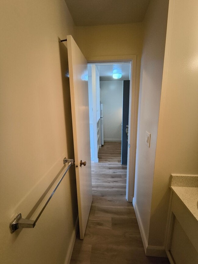 Building Photo - $500 MOVE IN SPECIAL!!! BEAUTIFUL STUDIO AVAILABLE AT WATERGATE COMMUNITY IN EMERYVILLE!!!