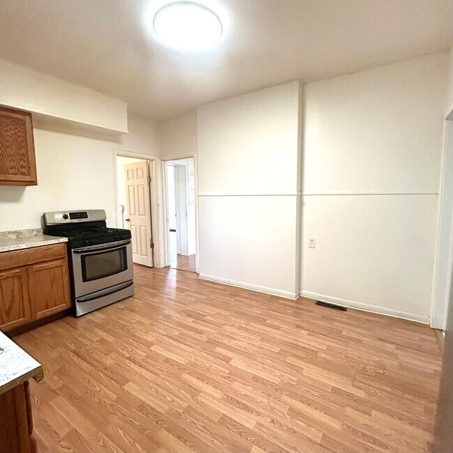 Building Photo - 155 Glenwood Ave