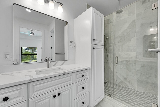 Building Photo - 6607 Deland Ave