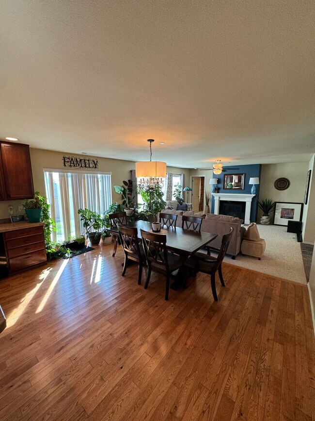 Building Photo - 1175 Swan Loop