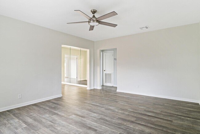 Building Photo - 1205 Longwood St