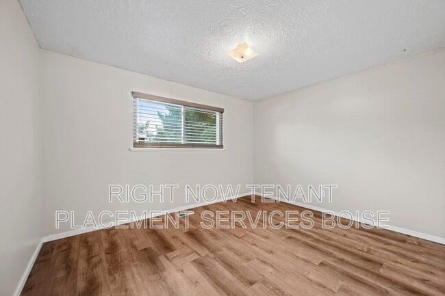 Building Photo - 306 W Maple Ave