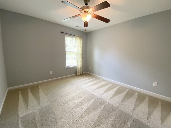 Building Photo - Spacious Home on a Corner Lot in Heritage New Riverside!