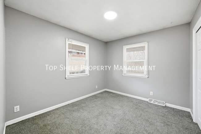 Building Photo - 2427 Welbeck Rd