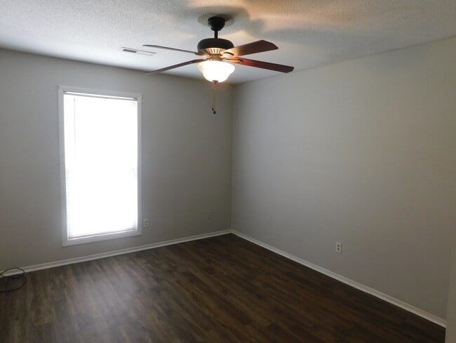 Building Photo - Charming Duplex in Havelock