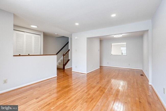 Building Photo - 38 Tudor Ct