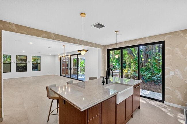 Building Photo - 2330 Overbrook St