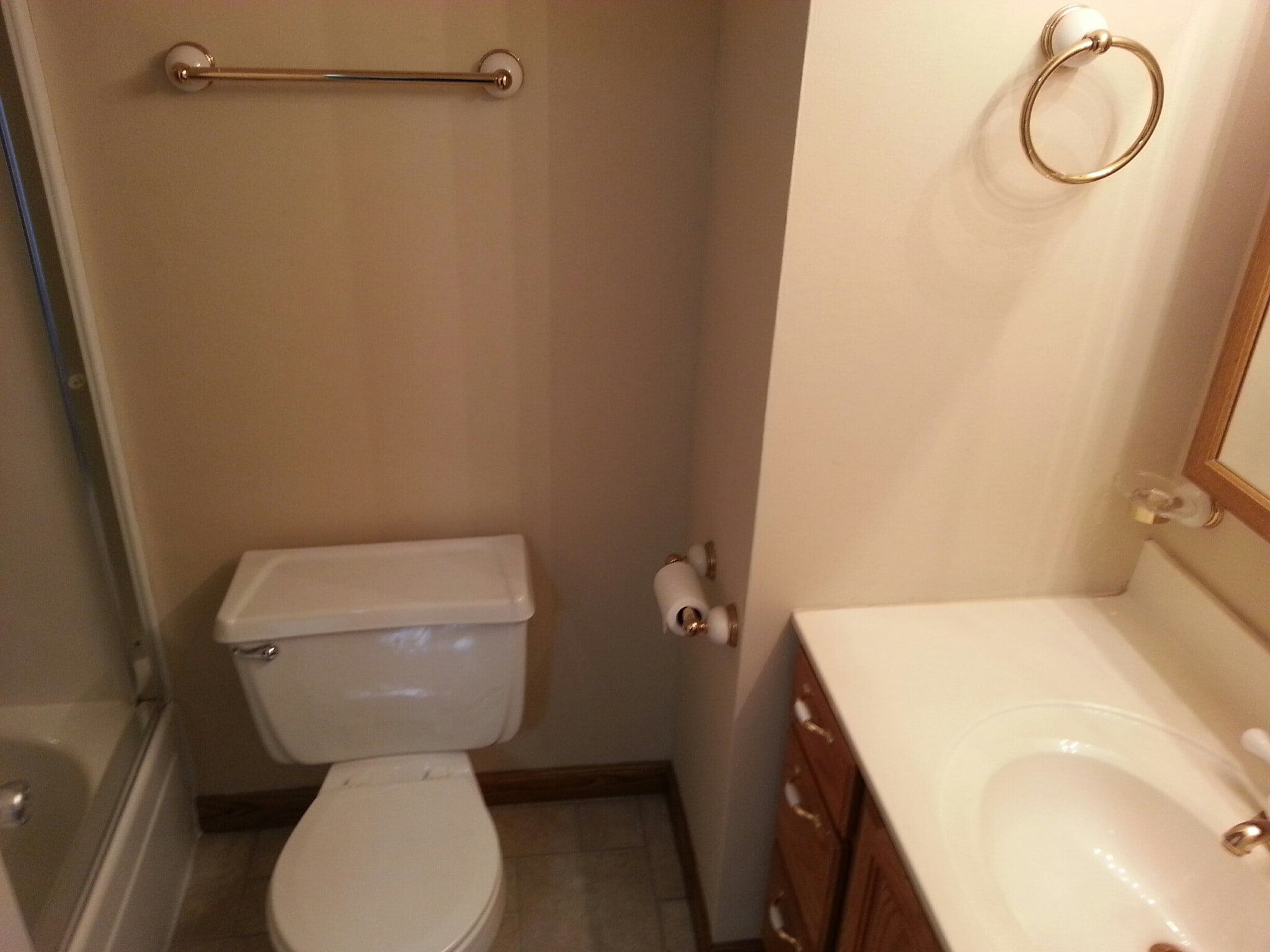 2nd full bath - upper level - 361 Fox Village Ct