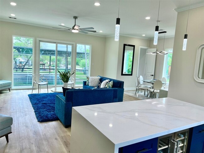 Building Photo - 3229 Tuam St