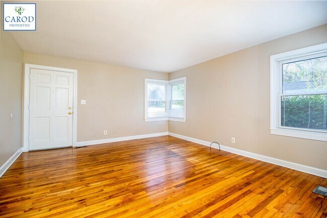 Building Photo - Cozy Cottage Near Uptown Charlotte