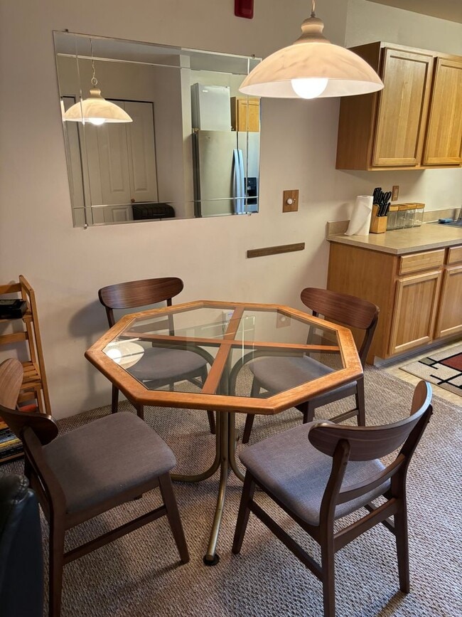 Building Photo - Move-In Ready 2BR/2BA Condo – Fully Furnished, AC, Washer/Dryer, Parking