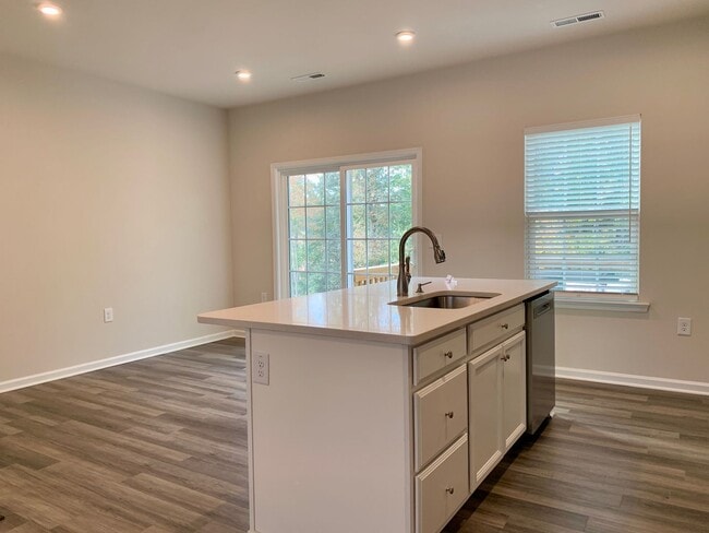 Building Photo - WONDERFUL Townhome in North East Raleigh, Available Now!