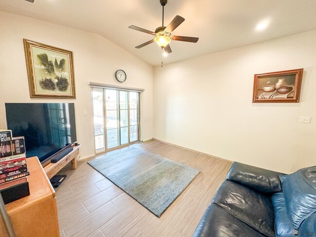 Building Photo - 28810 Arizona Ave