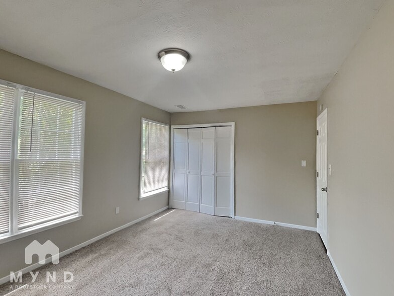Building Photo - 717 Redland Dr