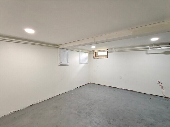 Building Photo - 2146 44th St